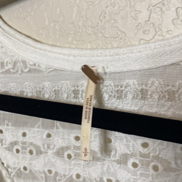 Free People V Neck - Picture 2 of 3